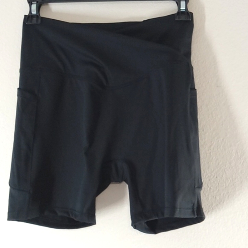 NEW HALARA  Women Shorts Black SMALL Biker Bike Workout Athleticwear Exercise